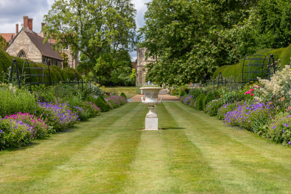 Bishop of Norwich to open his gardens to help celebrate 250 years of NNUH
